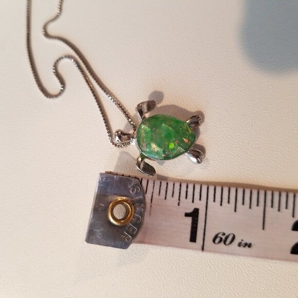 pretty Green Turtle with Silver Chain - Picture 9 of 10